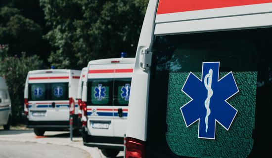 纳雍救护车转运病人过路高速收费吗？